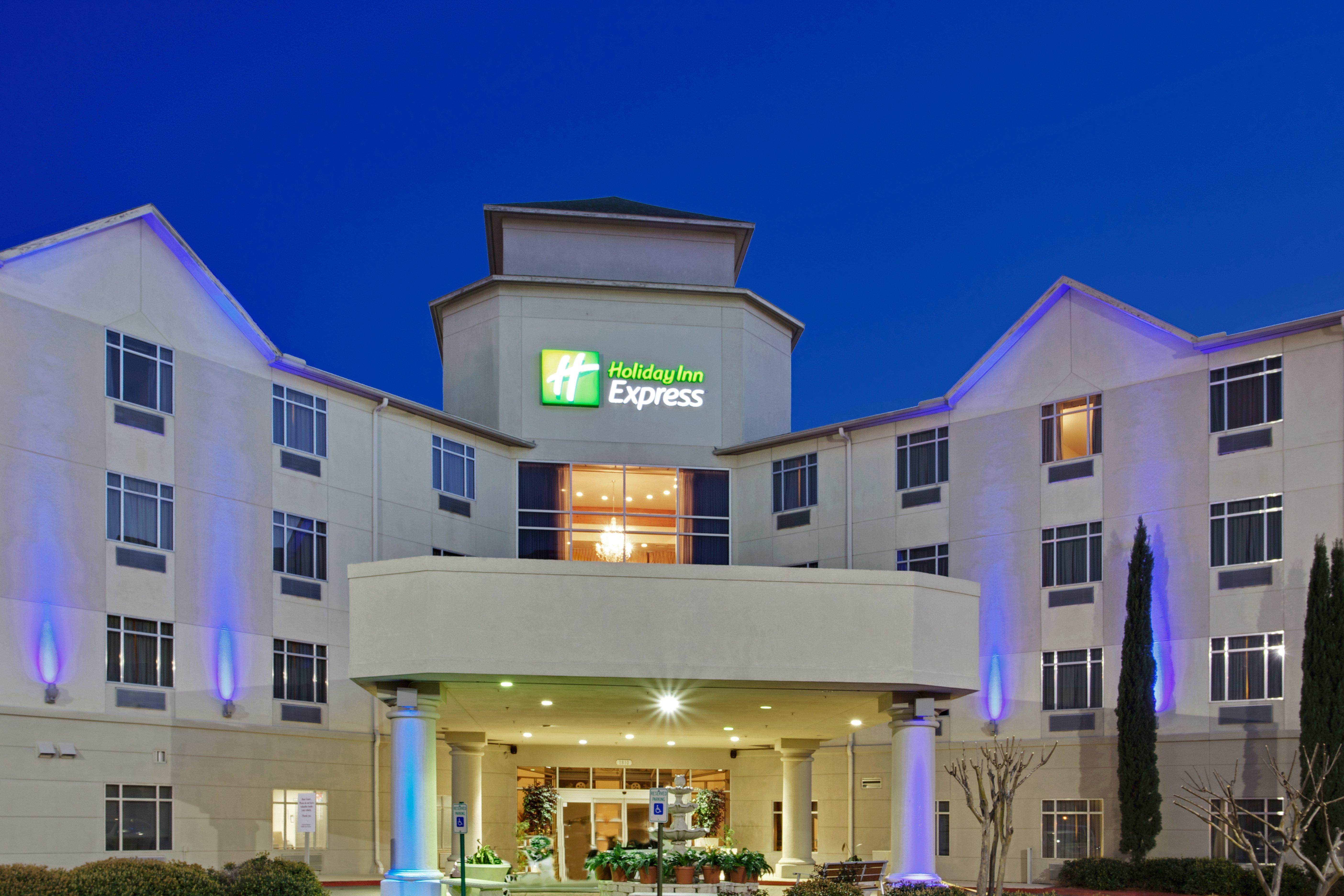 Hotel Express & Houston-downtown Convention Center By Ihg 3*