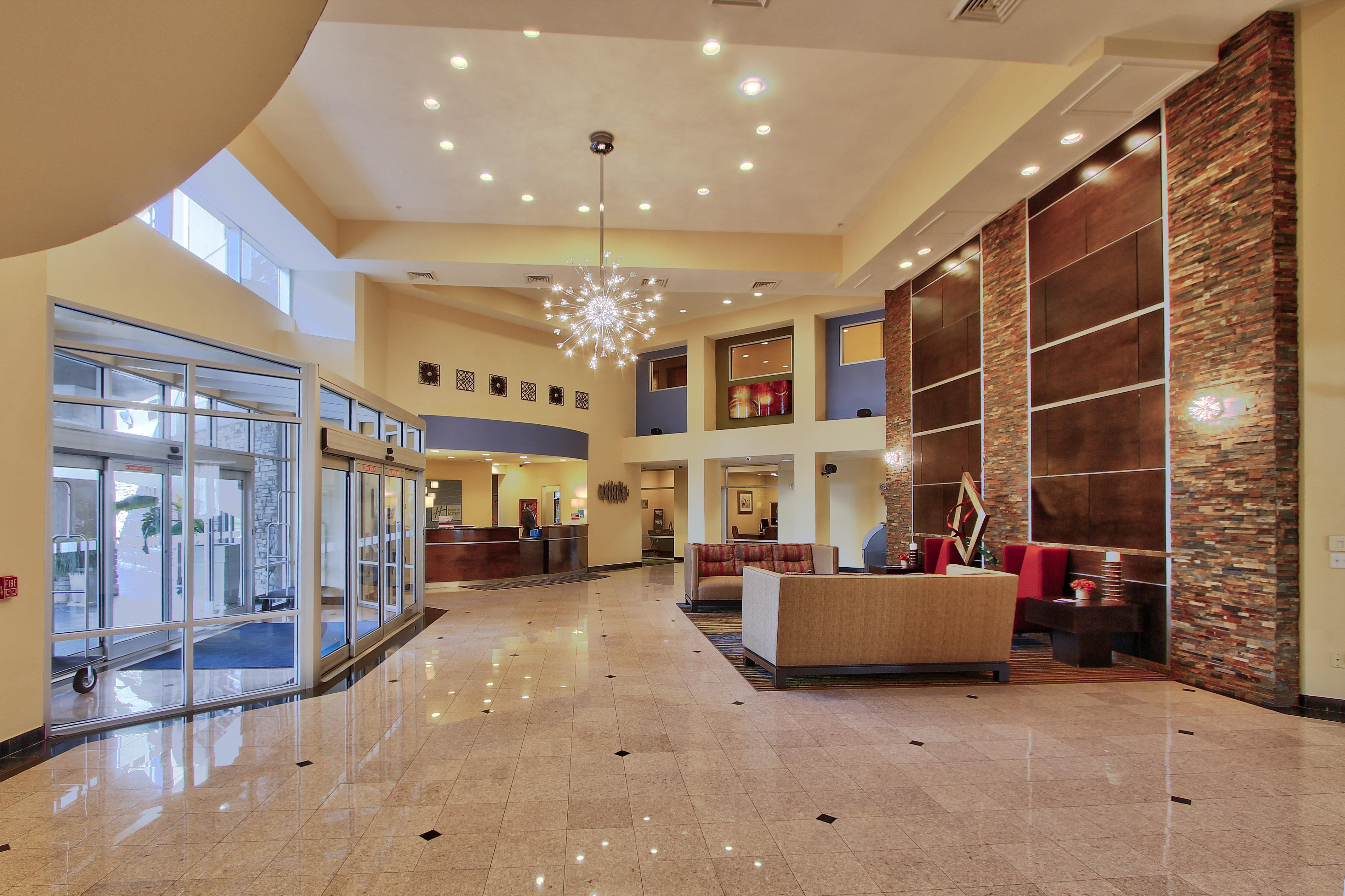 Express & Houston-downtown Convention Center By Ihg Houston