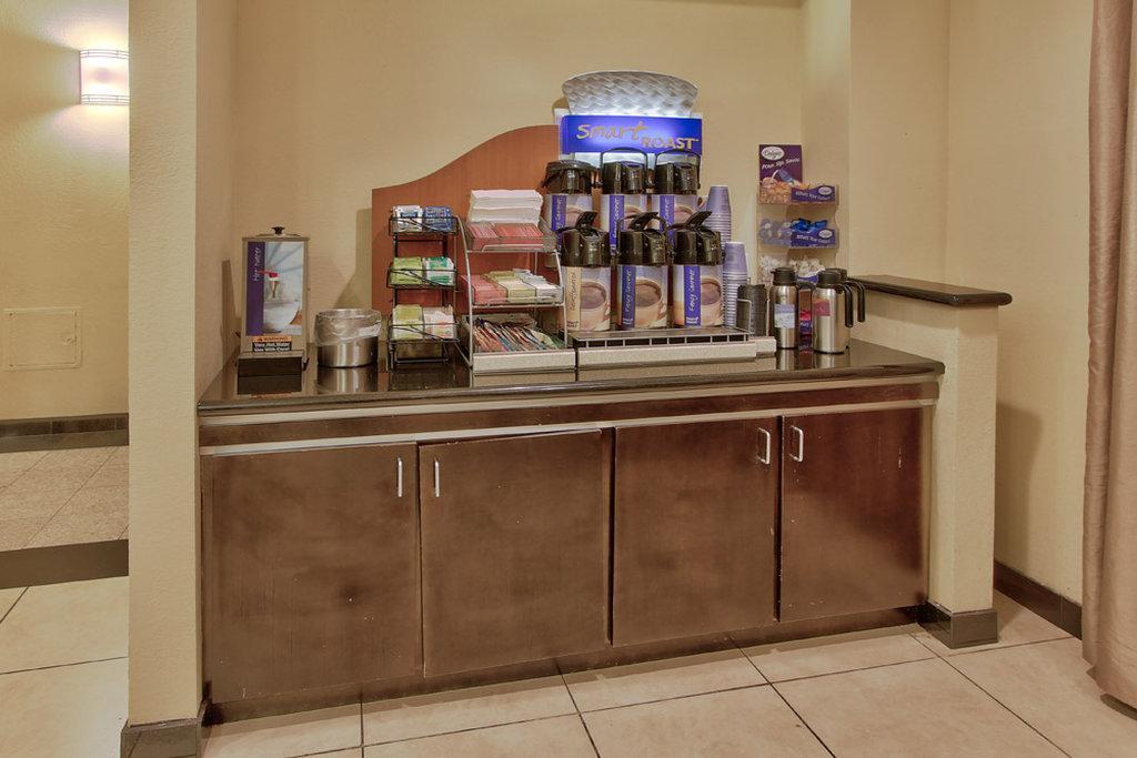 Express & Houston-downtown Convention Center By Ihg Hotel 3*
