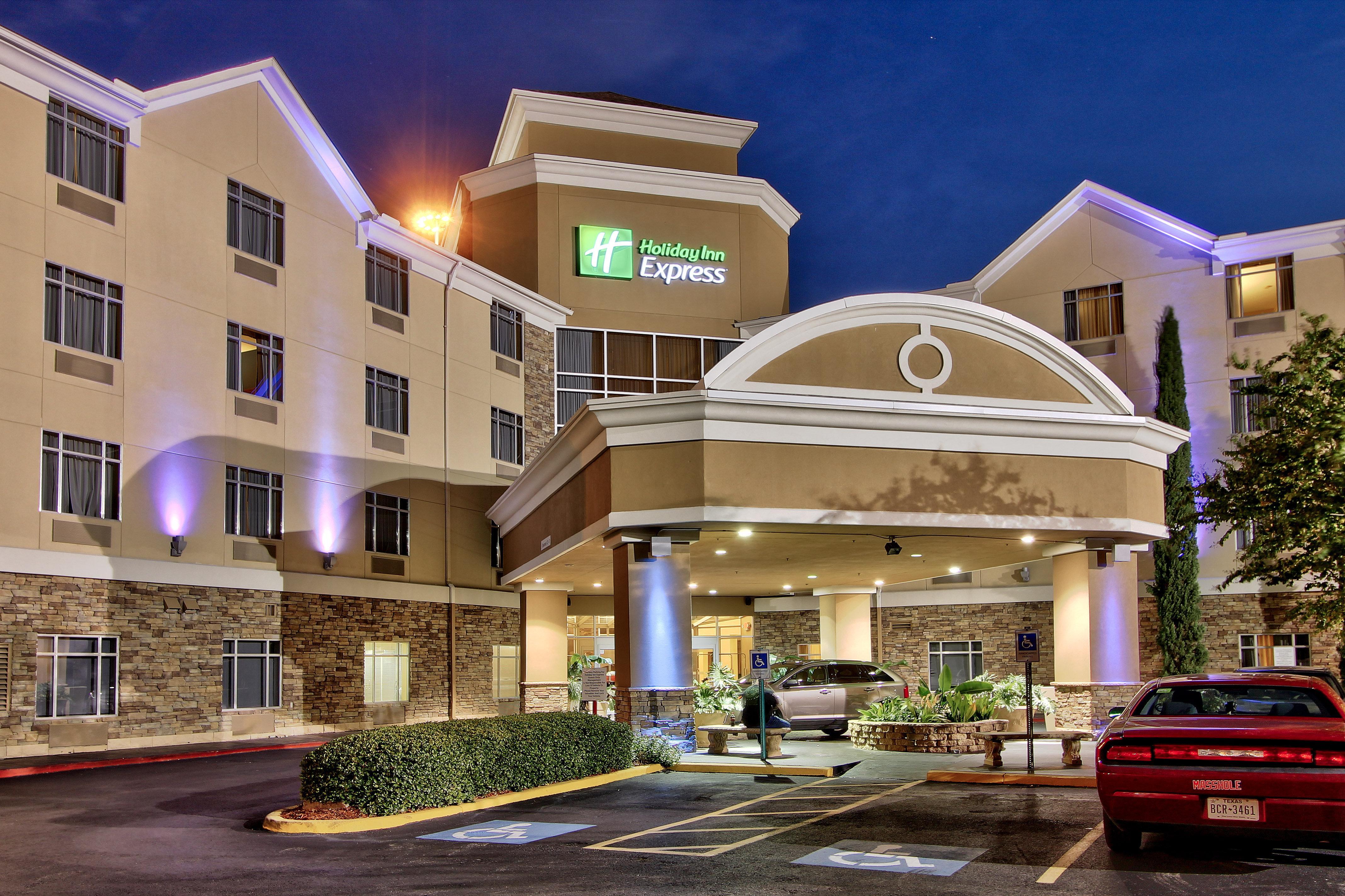 Hotel Express & Houston-downtown Convention Center By Ihg 3*