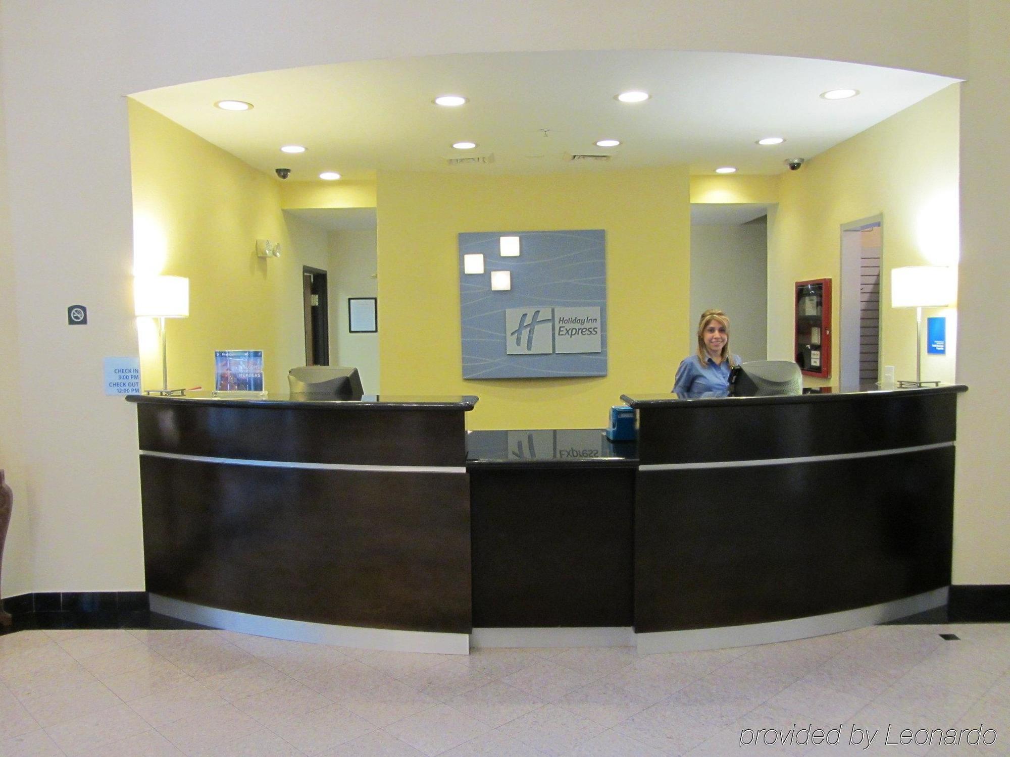 Express & Houston-downtown Convention Center By Ihg Hotel Houston