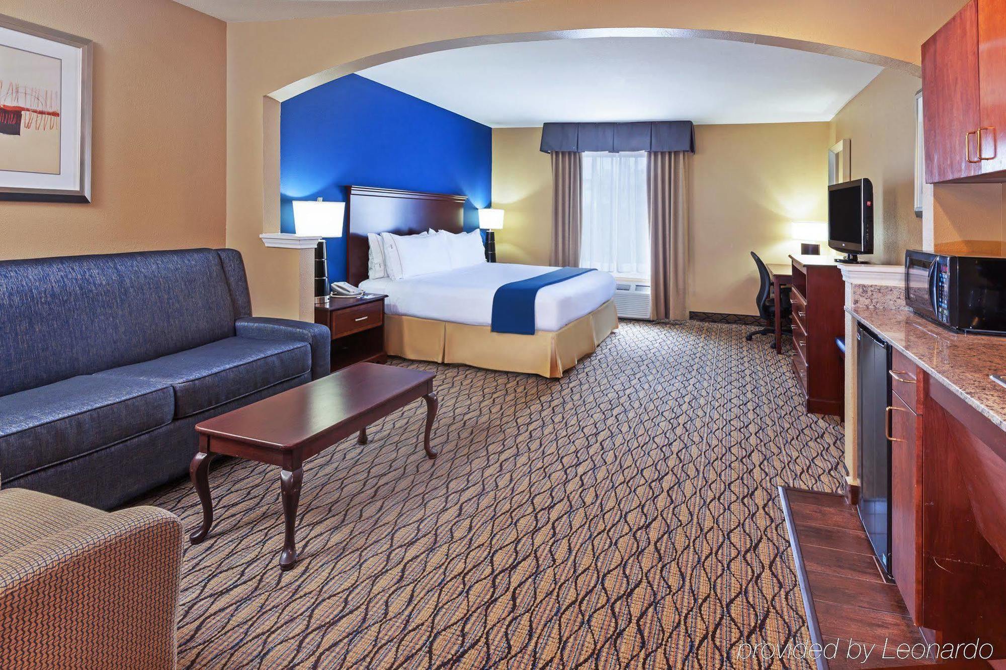 Express & Houston-downtown Convention Center By Ihg Hotel 3*