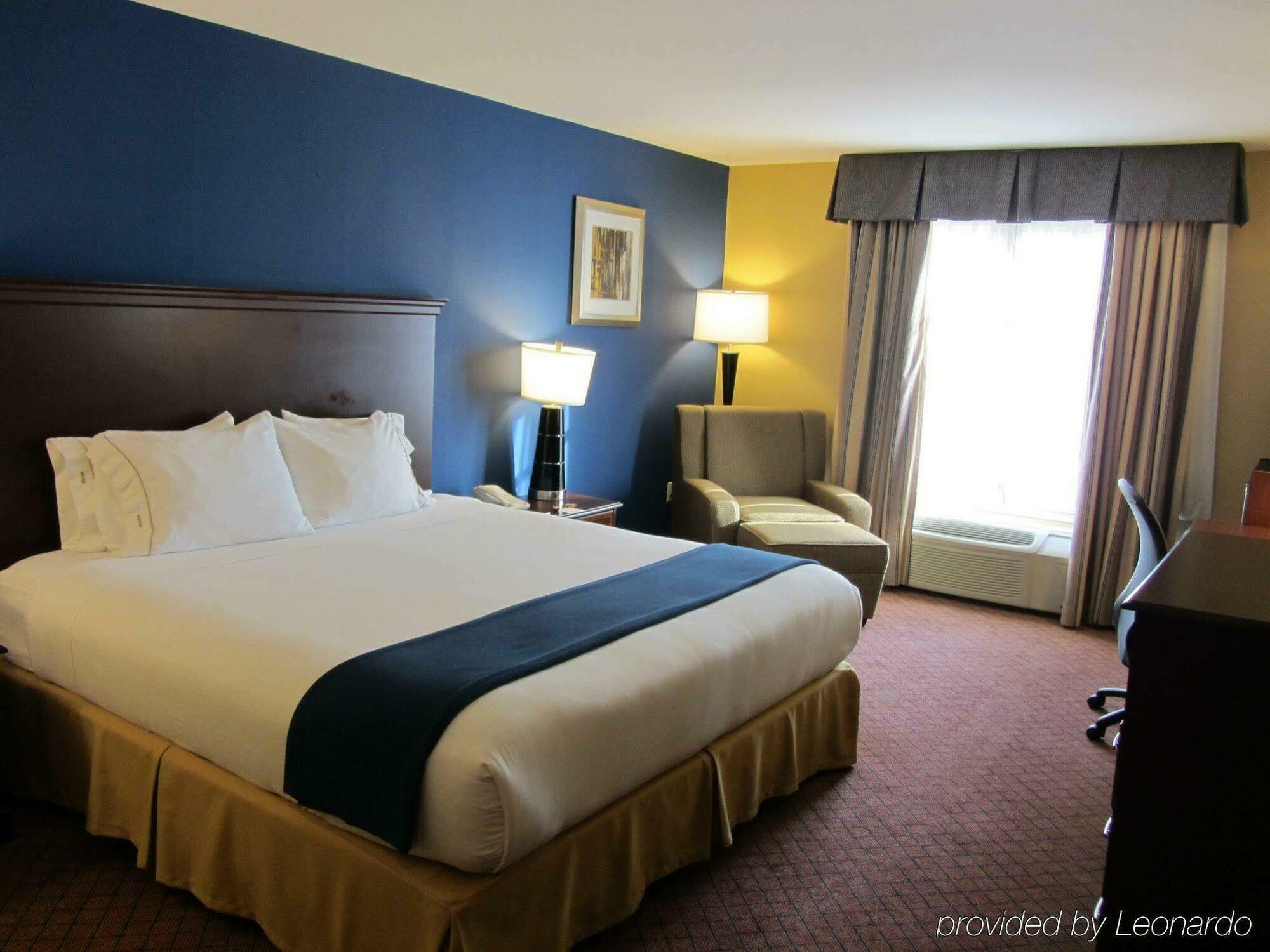 Express & Houston-downtown Convention Center By Ihg Hotel Houston